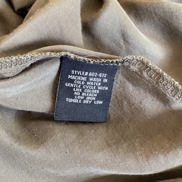 Ladies sage green tunic by Seductions in size medium. Silky feel. - Picture 5 of 7